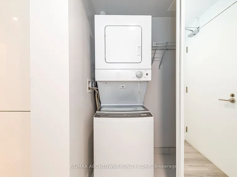 230 Simcoe St #1327 — Photo 17