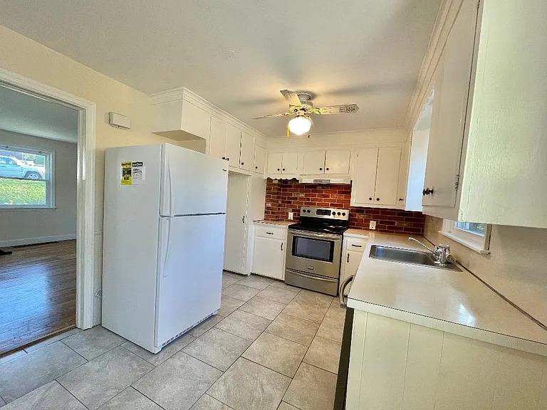 58 Barton Cir — Photo 2