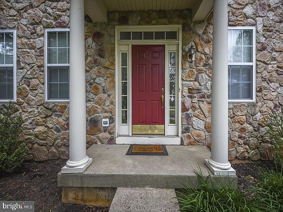 3rd image of 307 Crittenden Dr