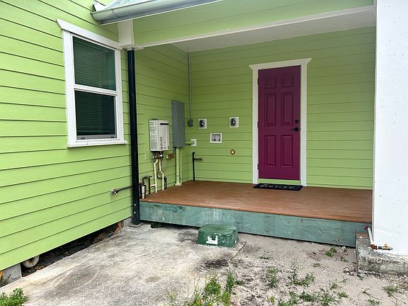 Back porch with gas washer & dryer (not pictured).