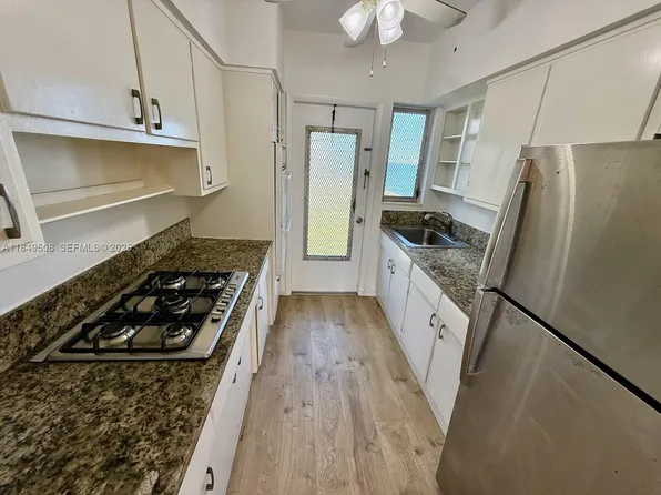 7921 East Dr APT 17, North Bay Village, FL 33141