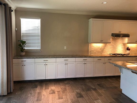 2nd image of 2925 Westport Cir