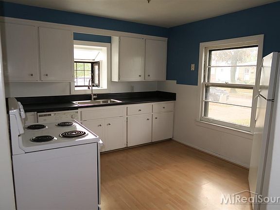 5th image of 21607 Kramer St