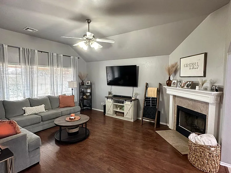 809 N Euclid Ave — Photo 4