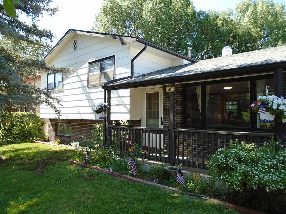1st image of 1521 Symons St
