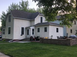 402 N 4th St, Grand Forks, ND 58203