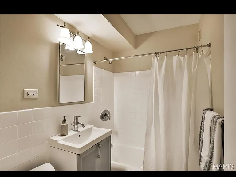 210 N 17th St #411 — Photo 2
