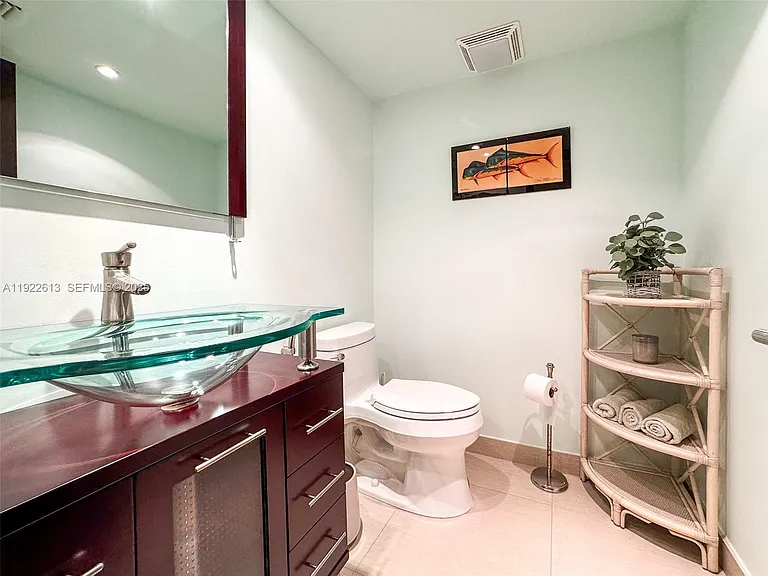 8877 Collins Ave #809 — Photo 30