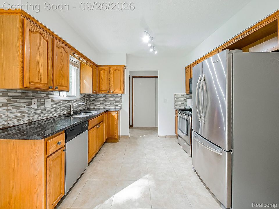 6995 Leytonstone Blvd, photo 5
