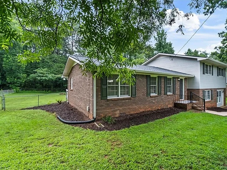 5146 Bramblewood Dr — Photo 4