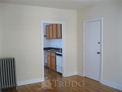 5th image of 2647 N Spaulding Ave #2651-3W