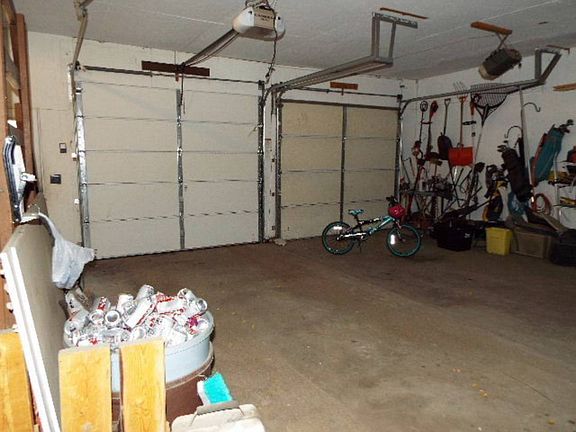 4th image of 915 4th St NE
