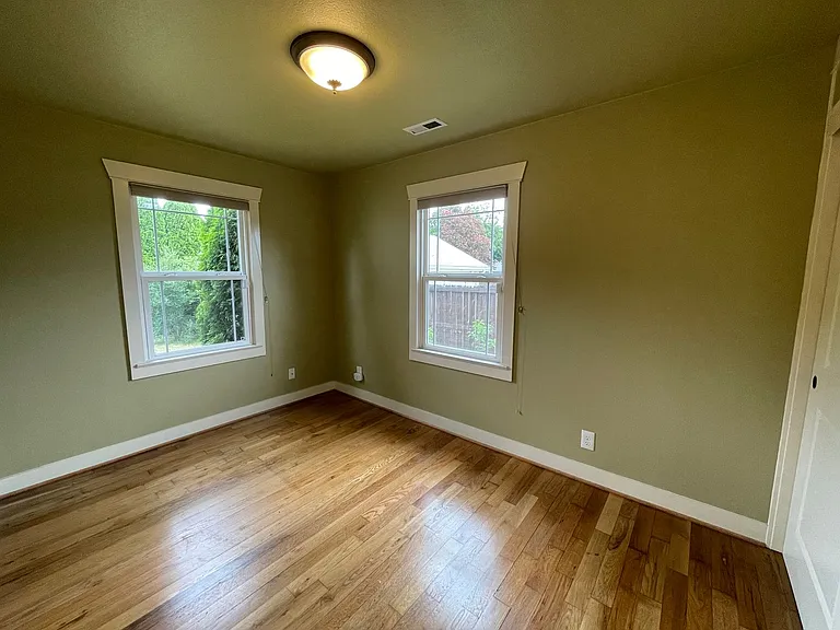 215 South Ln — Photo 8