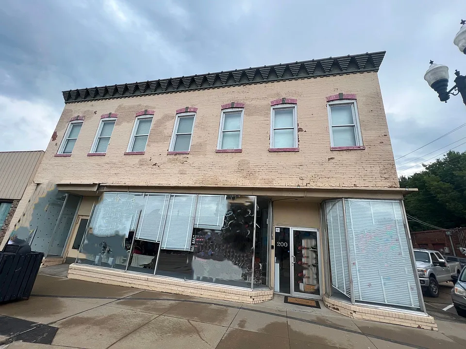 200 S Main St #2F