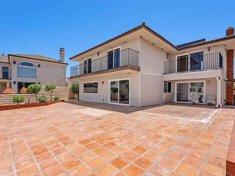 4051 Mistral Dr — Photo 32