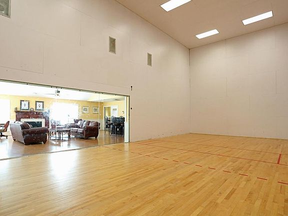 3rd image of 4107 Harwin Cir APT 1609