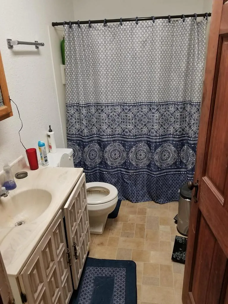 6 bed, 2800 sqft, $2,000 — Photo 4