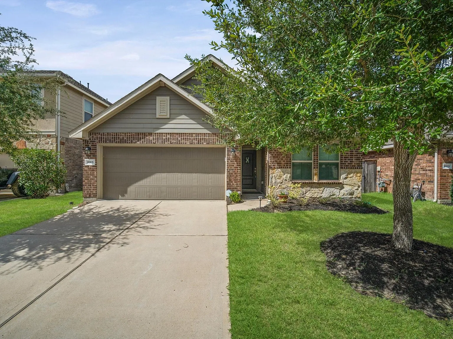 3 bed, 2.0 bath, 2036 sqft, $2,350 — Photo 2