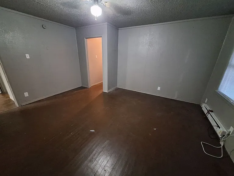 725 Shelton St — Photo 6