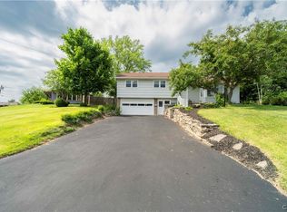 31 Drumlins Ter, Syracuse, NY 13224