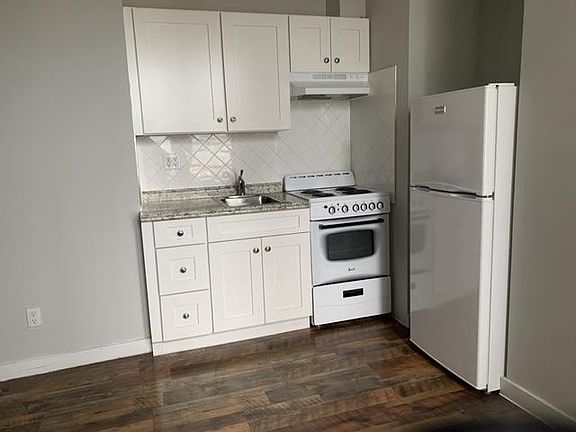 3rd image of 215 E Broadway APT 3J