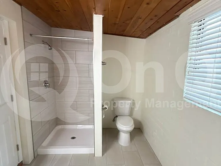 1002 E Simmons St — Photo 10