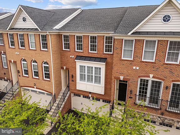 2nd image of 206 Croft Sq