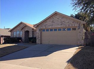 2206 Greensborough Ln, Arlington, TX 76001