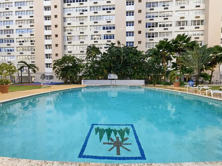 Cond Los Pinos Este 6410 Ave Isla Verde Apt 3A — Photo 2