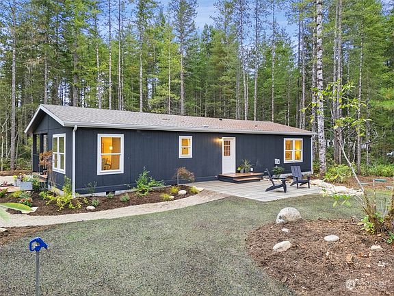 2nd image of 791 NE Blacksmith Drive