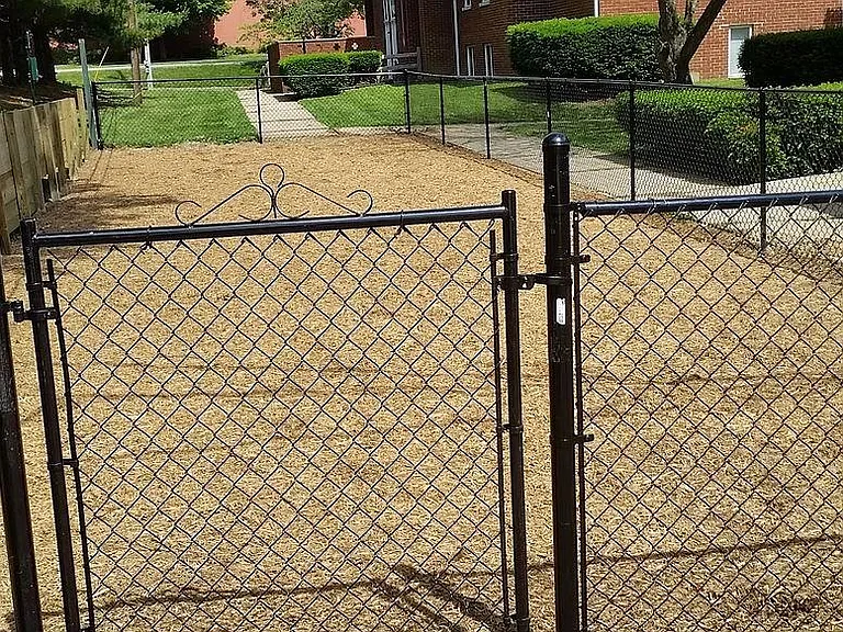 Town & Country Apartments — Photo 16