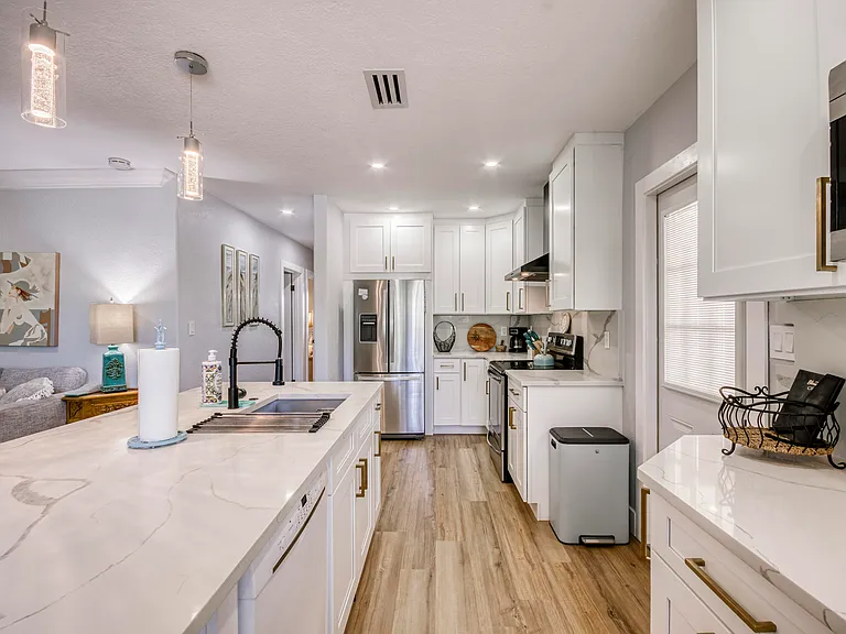 404 S Caloosahatchee Ave — Photo 5