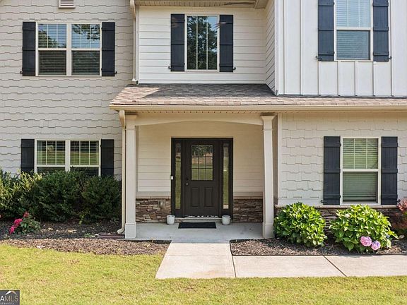 3rd image of 13 Four Feathers Ln