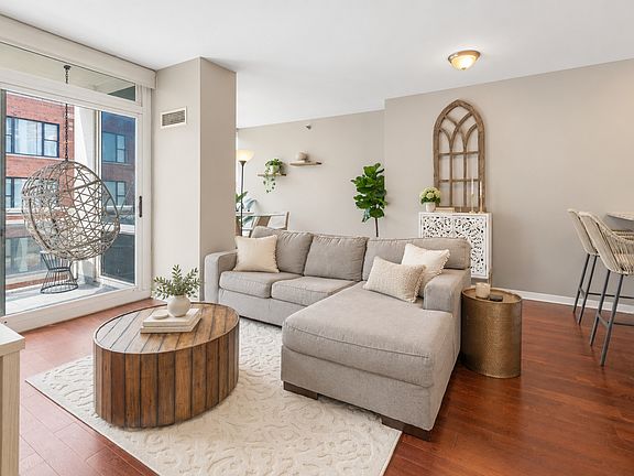 2nd image of 757 N Orleans St APT 610