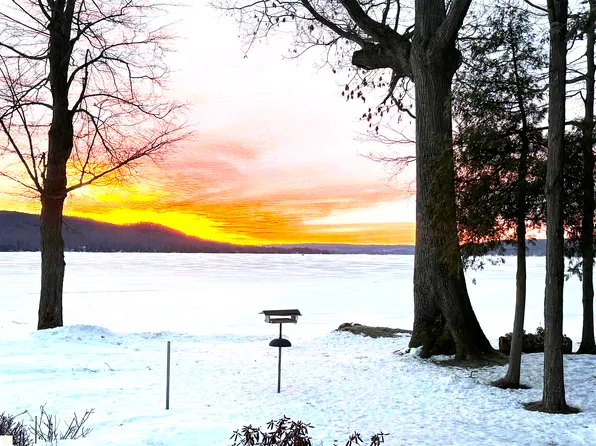 7115 S Dune Hwy, Empire, MI 49630