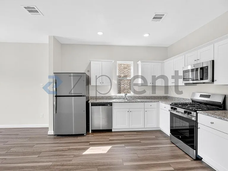 1317 Kennedy Rd — Photo 10
