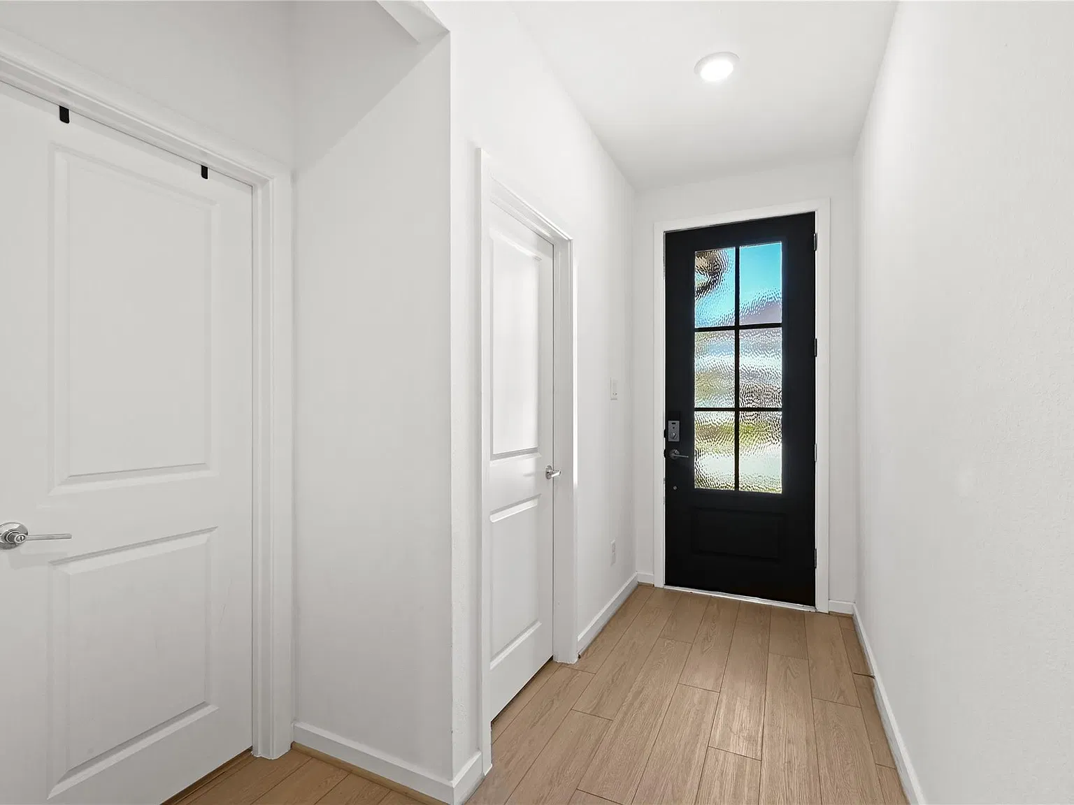 5 bed, 3.0 bath, 2393 sqft, $3,200 — Photo 4