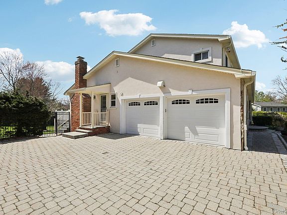 2nd image of 17 Rolling Ridge Road