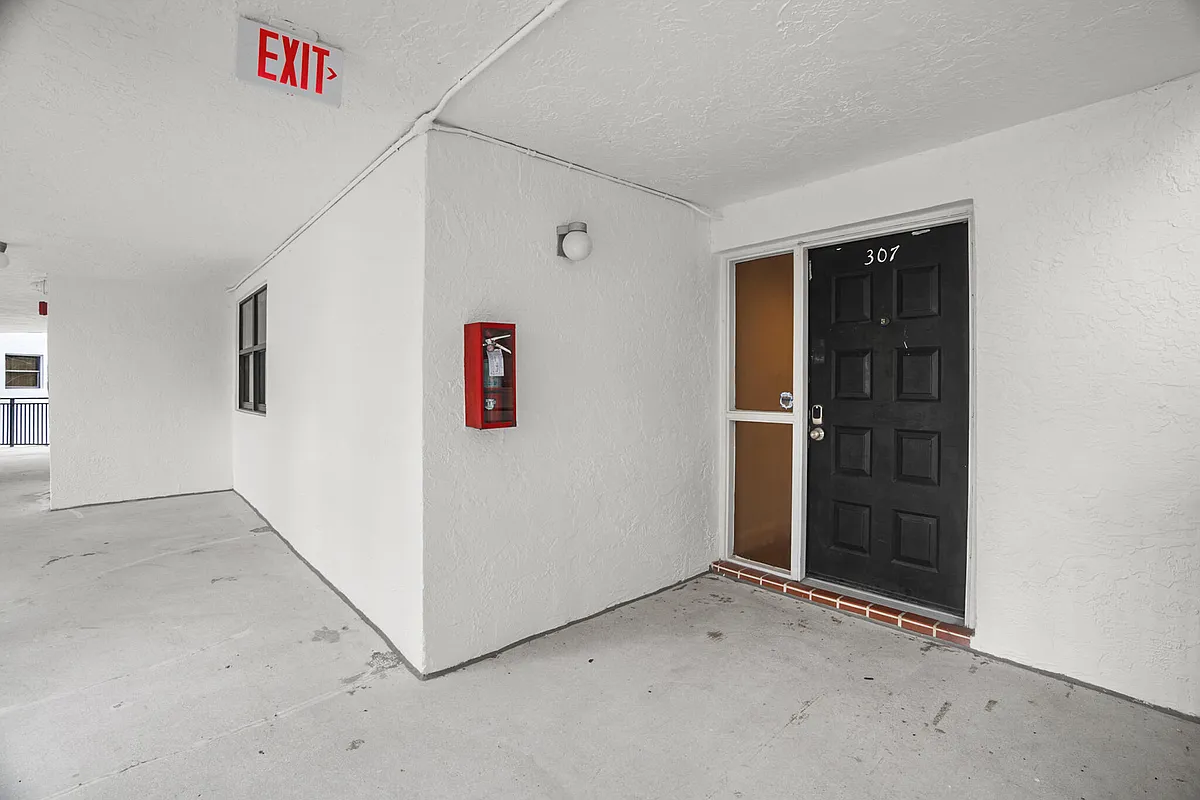 Building Photo - 16141 Blatt Blvd #307