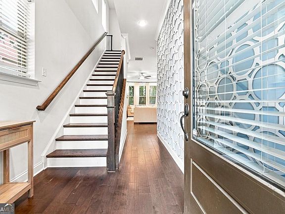 3rd image of 100 Bastille Way