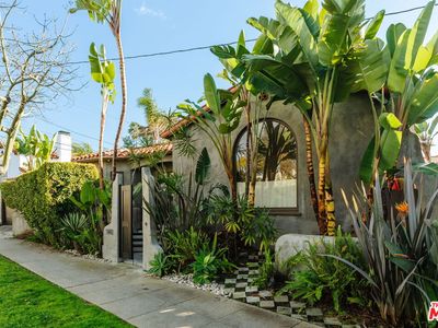5990 Saturn St, Los Angeles, CA, 90035