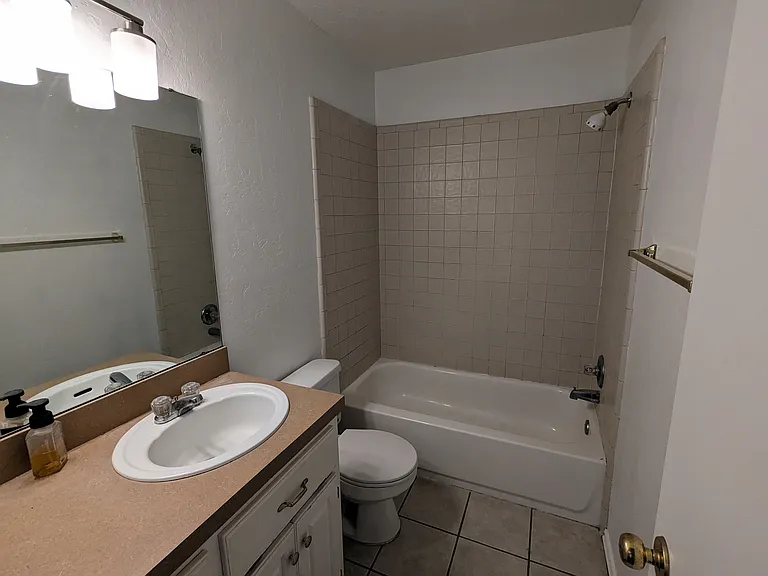 420 W Comanche St — Photo 13