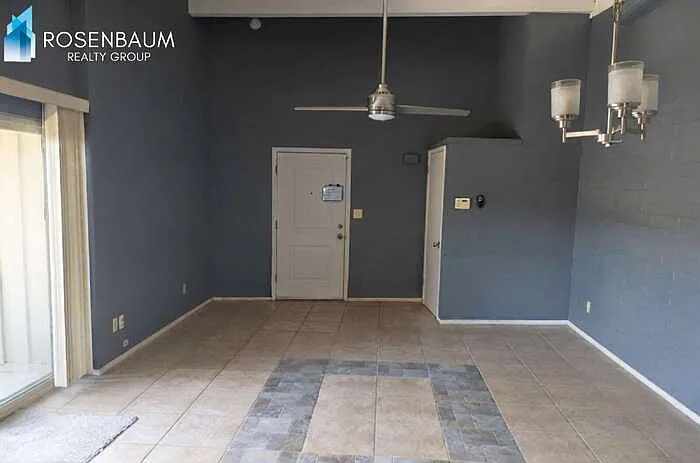 2525 N Alvernon Way #F6 — Photo 2