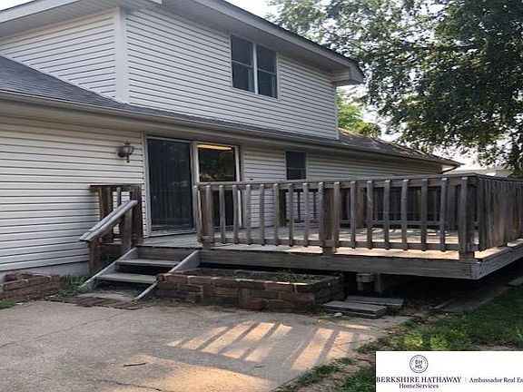 4th image of 640 N 152nd Cir