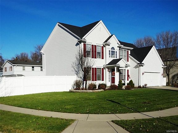 2nd image of 10 Bridgehampton Cir