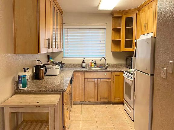 4th image of 1556 Four Oaks Cir #1556