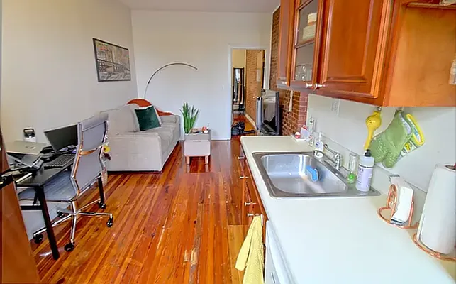 Rented by REMAX Elite | media 12