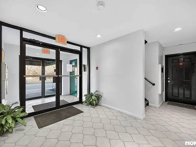 9 Vreeland Ave #3E — Photo 18