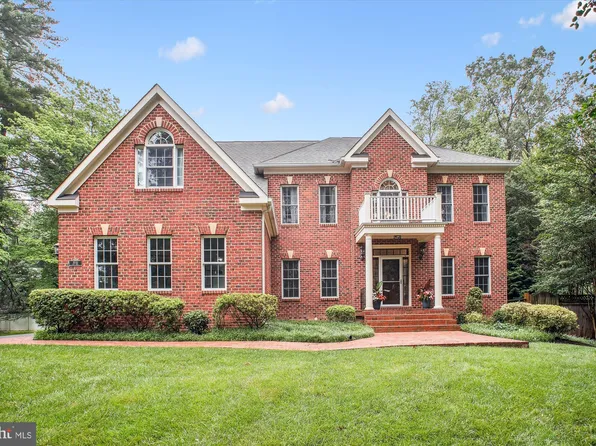 9745 Vale Rd NW, Vienna, VA 22181