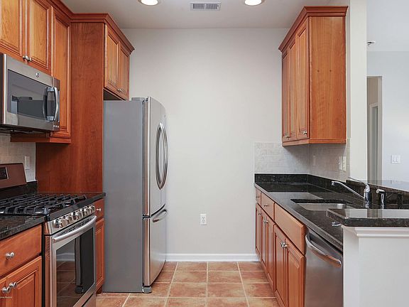 4th image of 517 Sophee Ln #1000